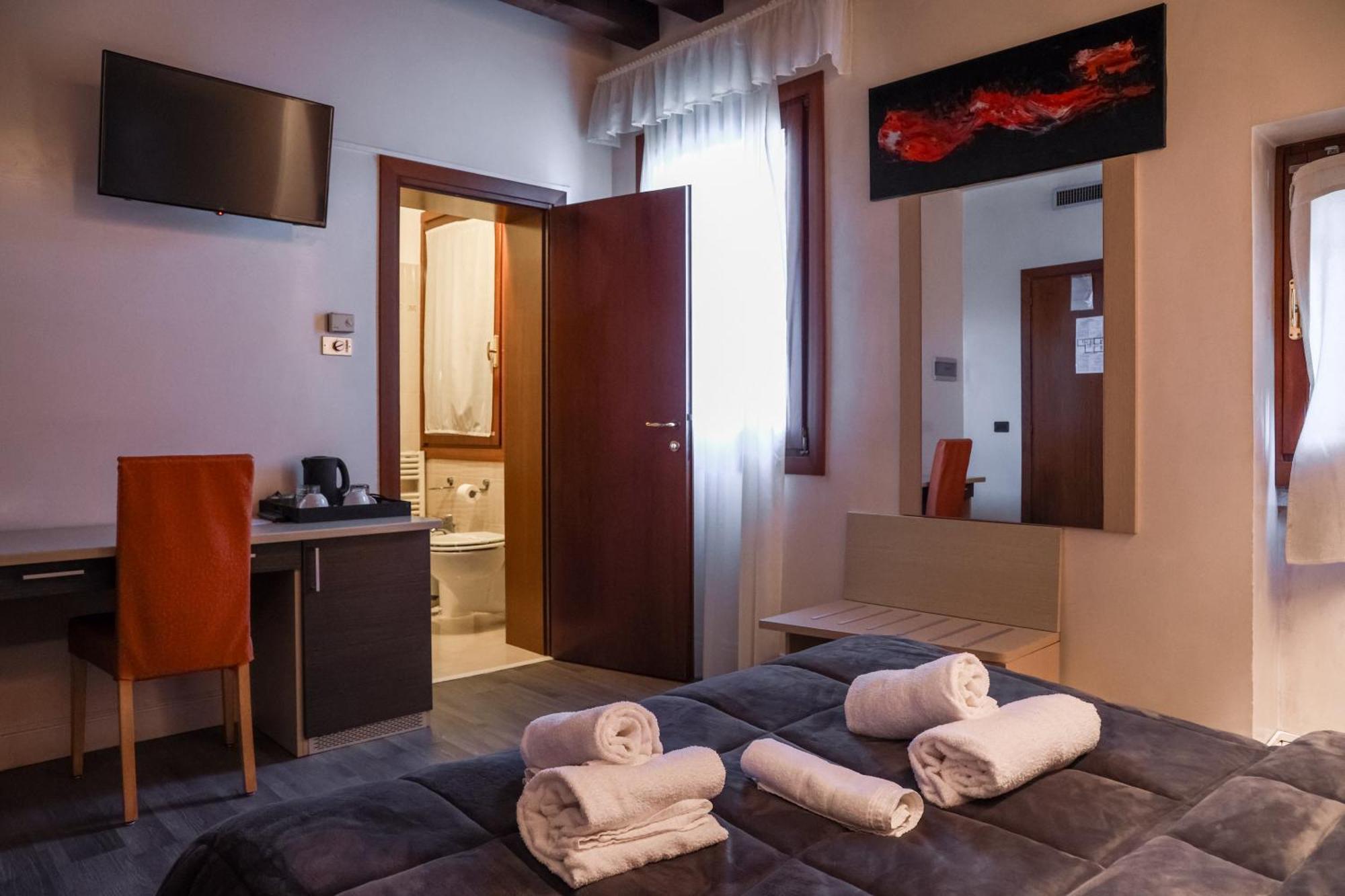Hotel Villa Sara Mestre Exterior photo