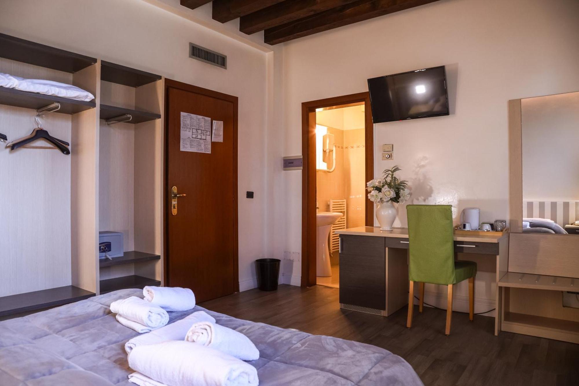 Hotel Villa Sara Mestre Exterior photo