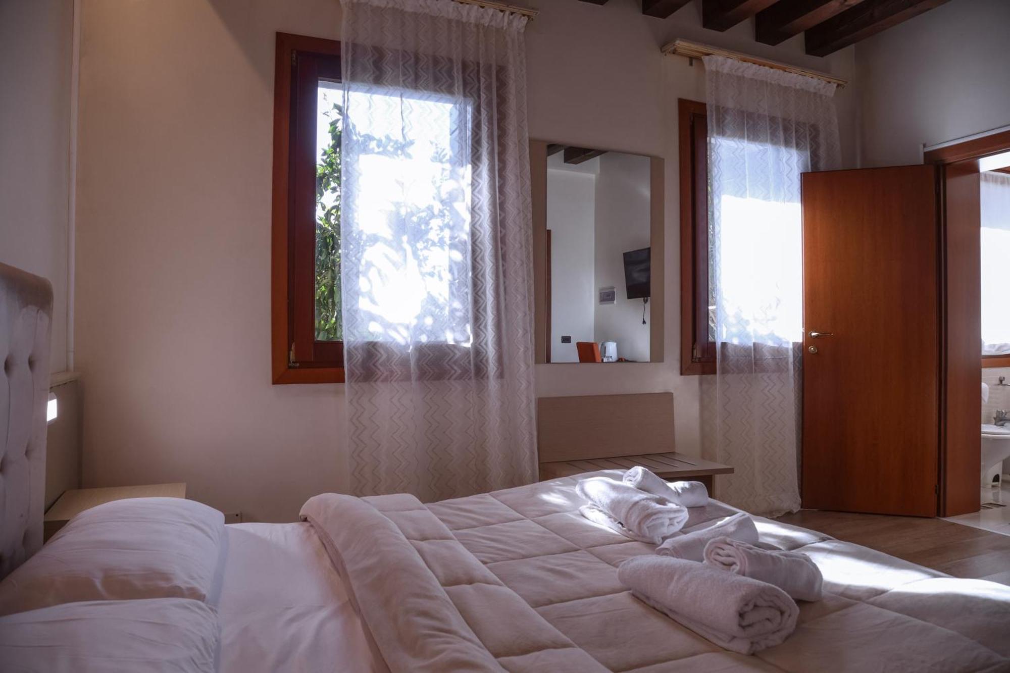 Hotel Villa Sara Mestre Exterior photo
