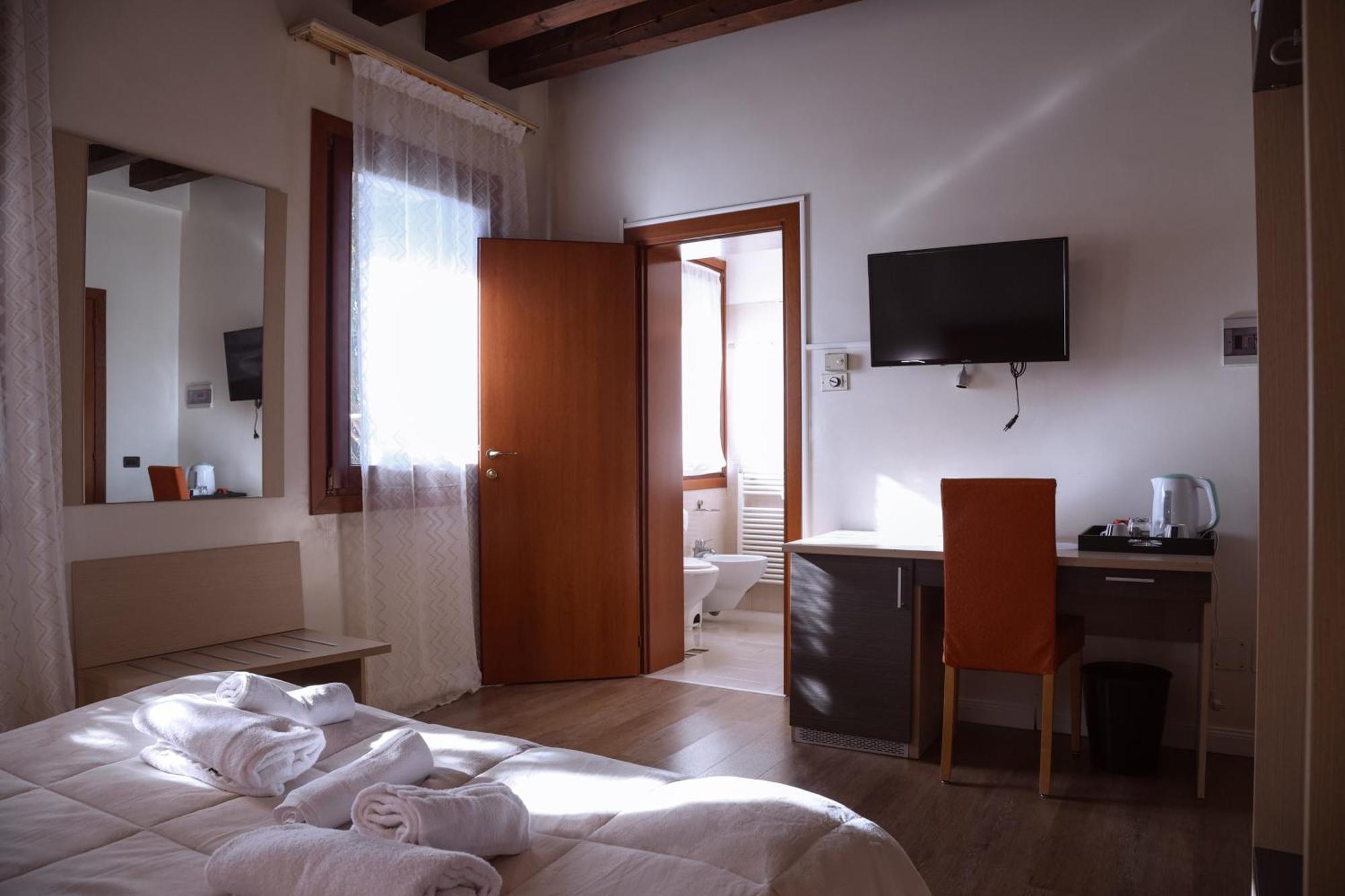Hotel Villa Sara Mestre Exterior photo